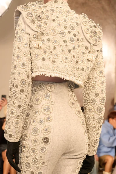 Look 37
